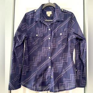 Levi’s ladies button down shirt with roll up sleeves with tie backs size L